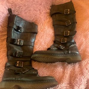 Doc Martens / Black leather / size 7